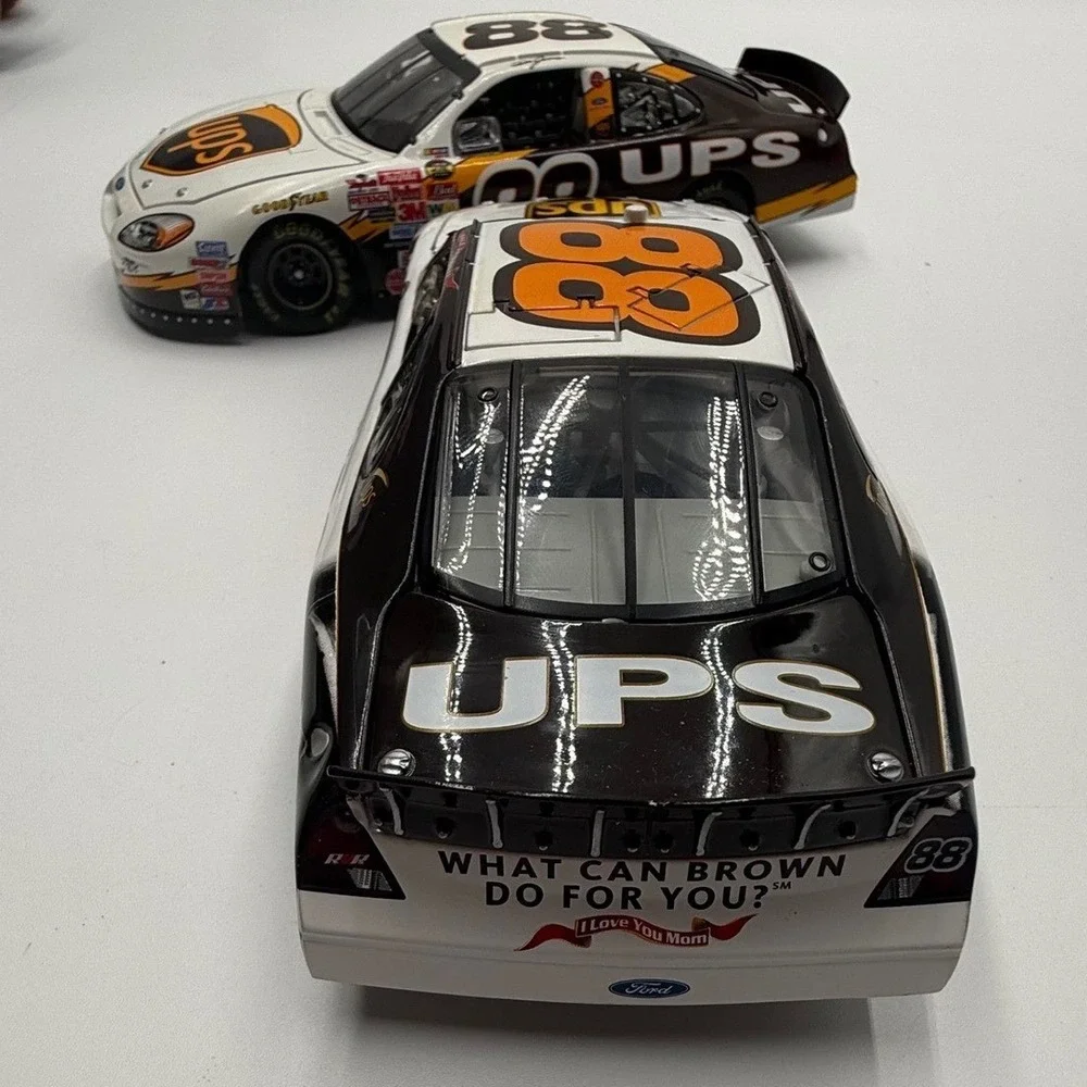 Dale Jarrett 88 UPS Ford Taurus 1:24 Diecast Set 2004‎ Mother's Day & Nextel Cup